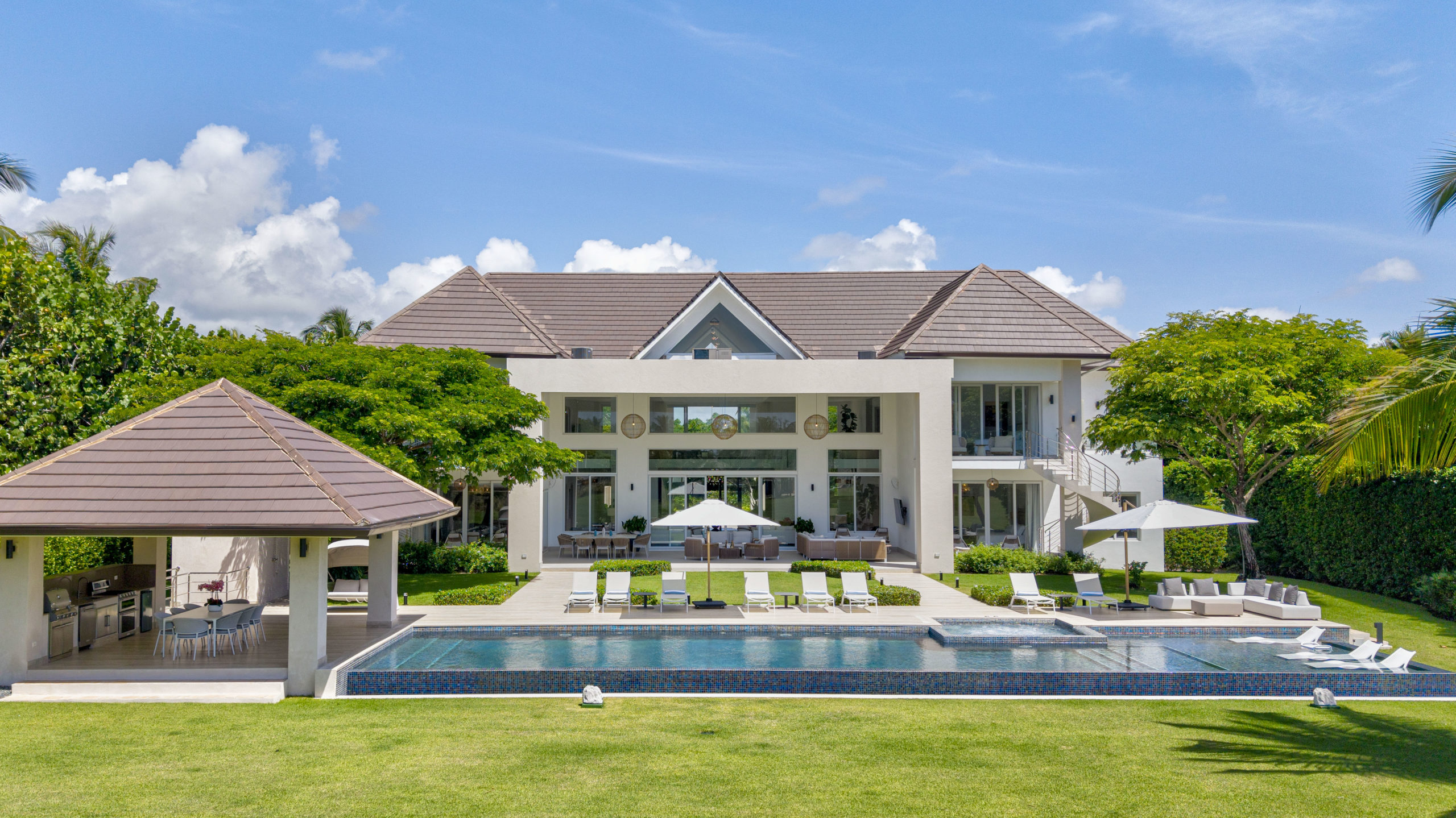 Villa de Lujo con Piscina Privada en Juan Dolio